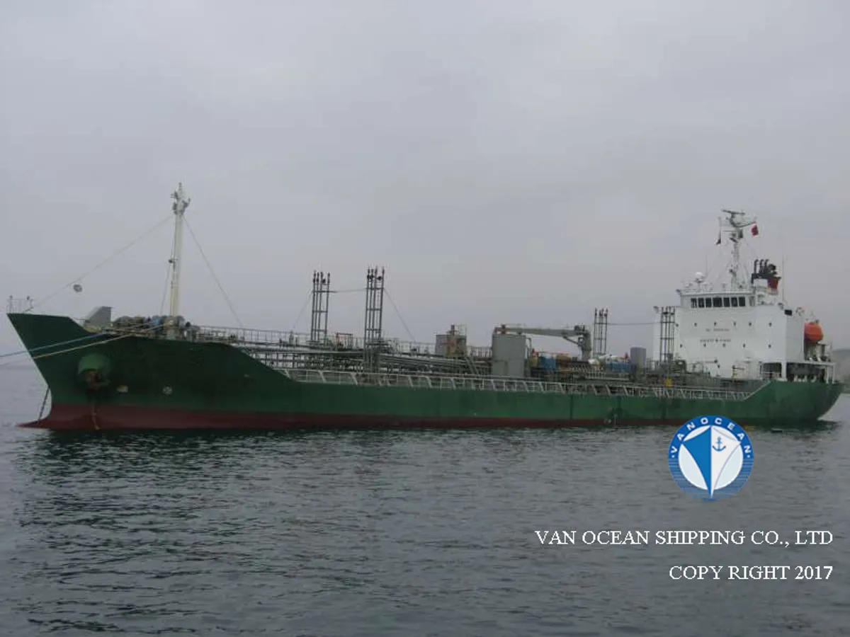 Oil/Chemical tanker for sale