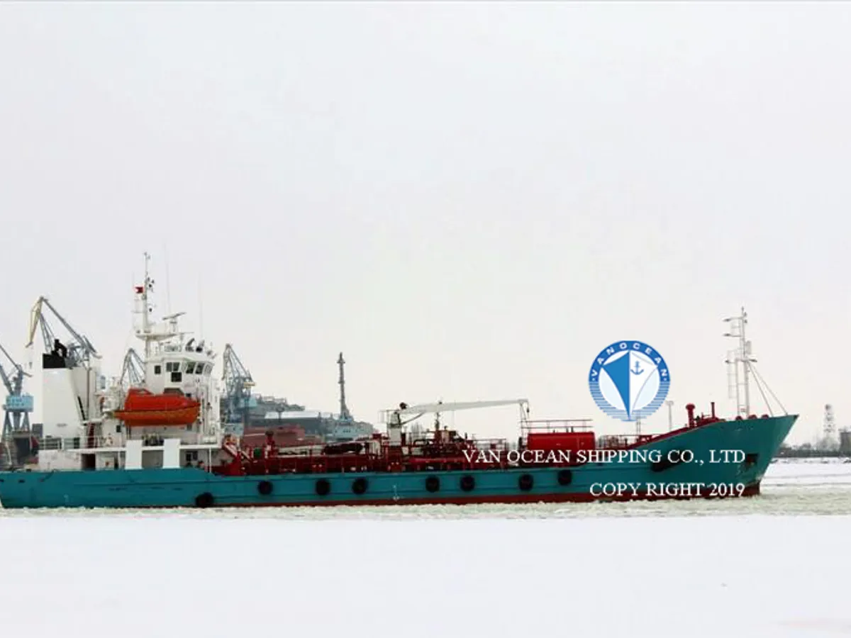 Oil/Chemical tanker for sale