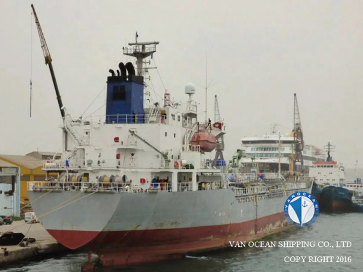 Oil/Chemical tanker for sale