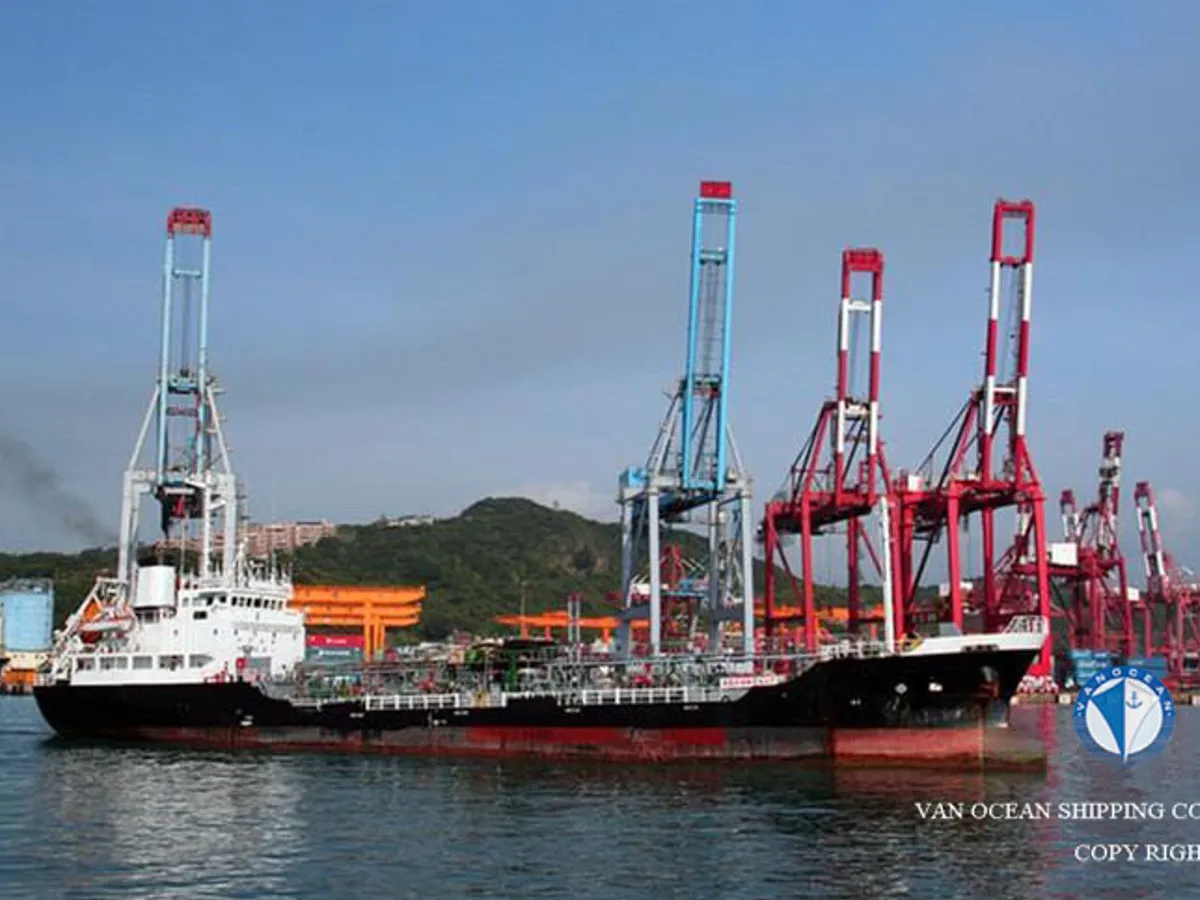 Oil/Chemical tanker for sale