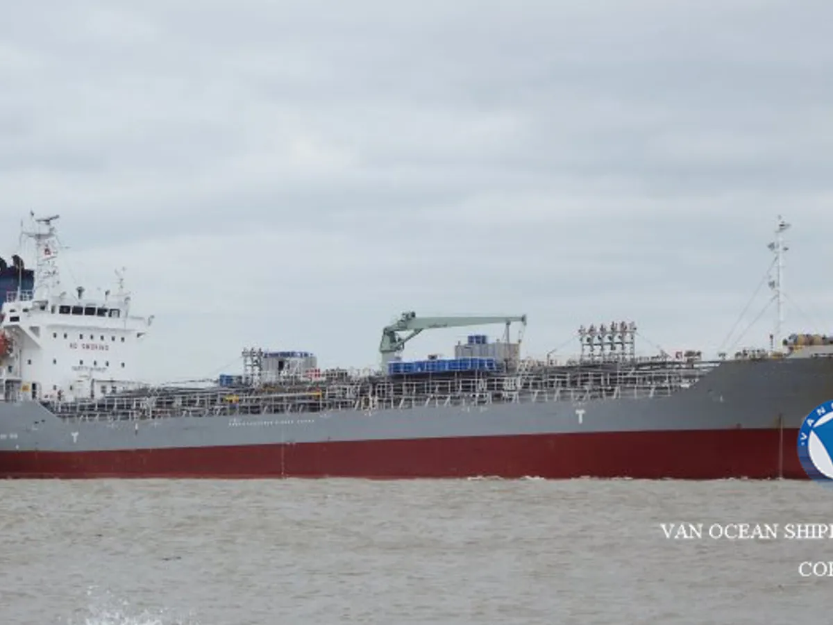 Oil/Chemical tanker for sale