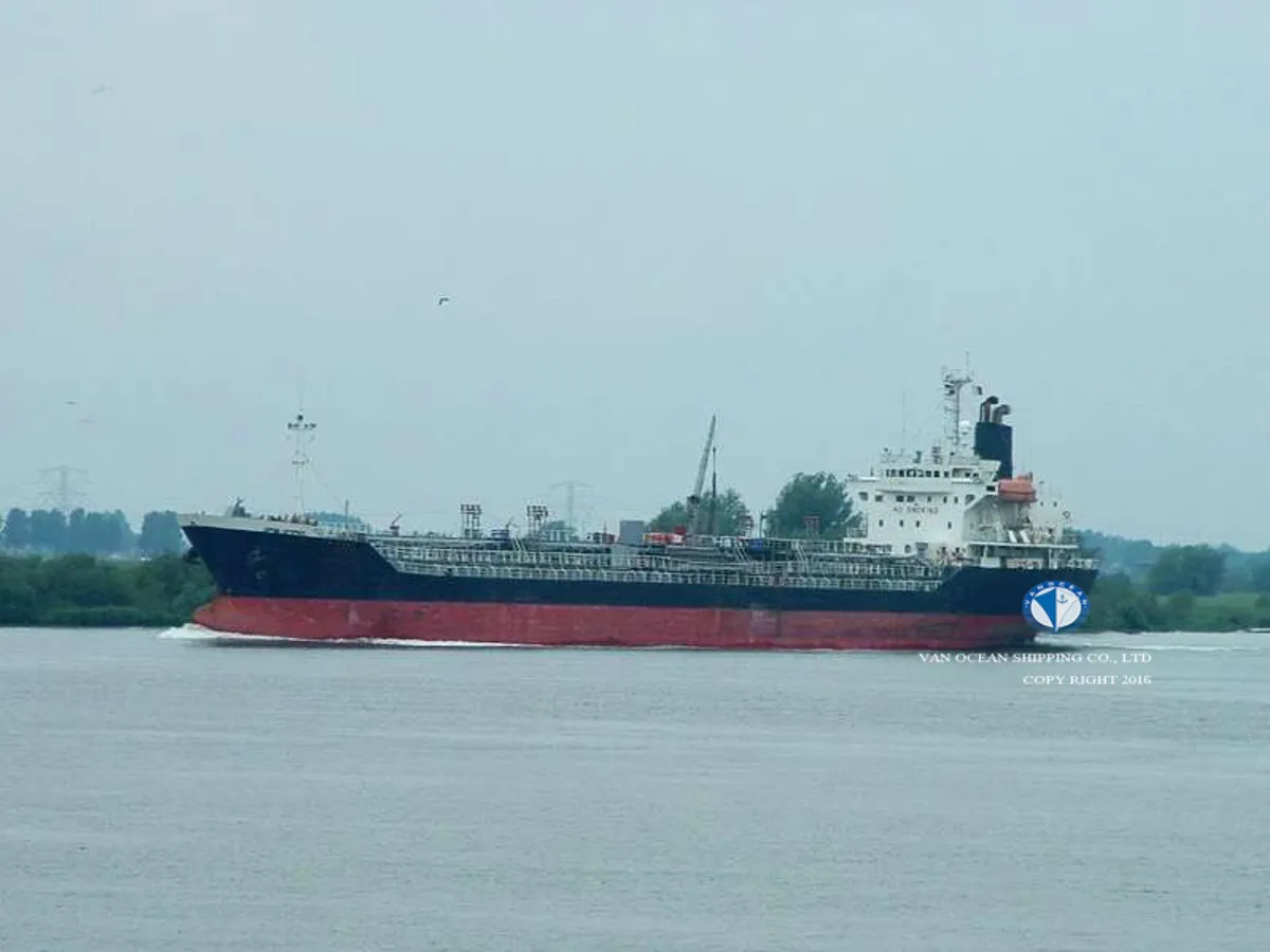 Oil/Chemical tanker for sale
