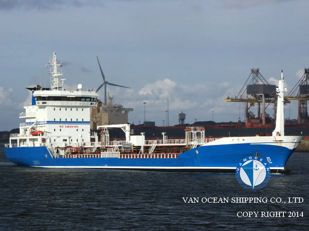 Oil/Chemical tanker for sale