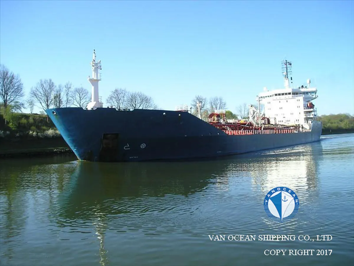 Oil/Chemical tanker for sale