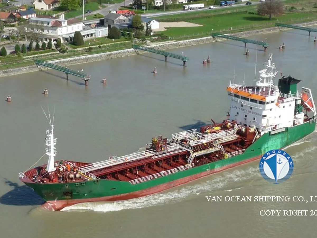 Oil/Chemical tanker for sale