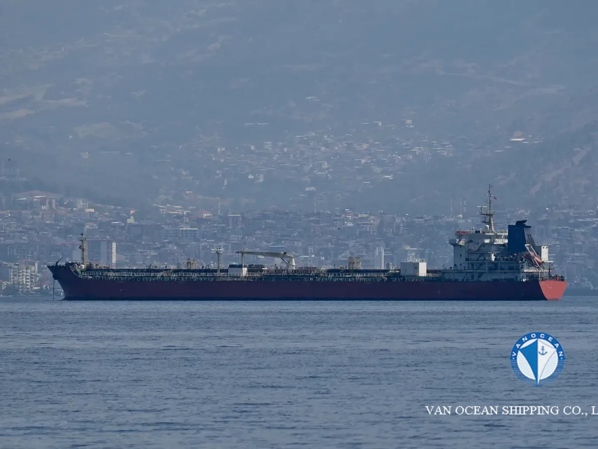 Oil/Chemical tanker for sale
