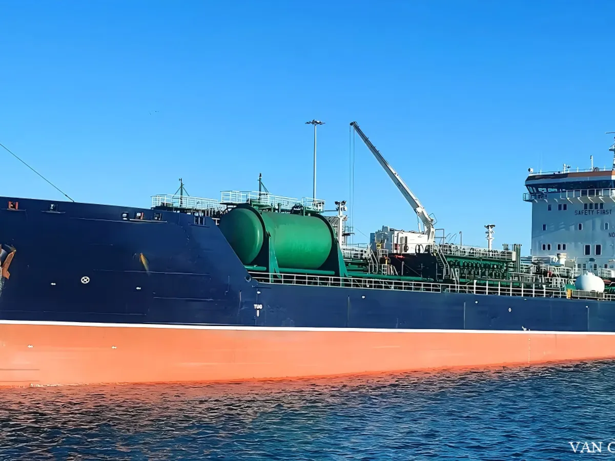 Oil/Chemical tanker for sale