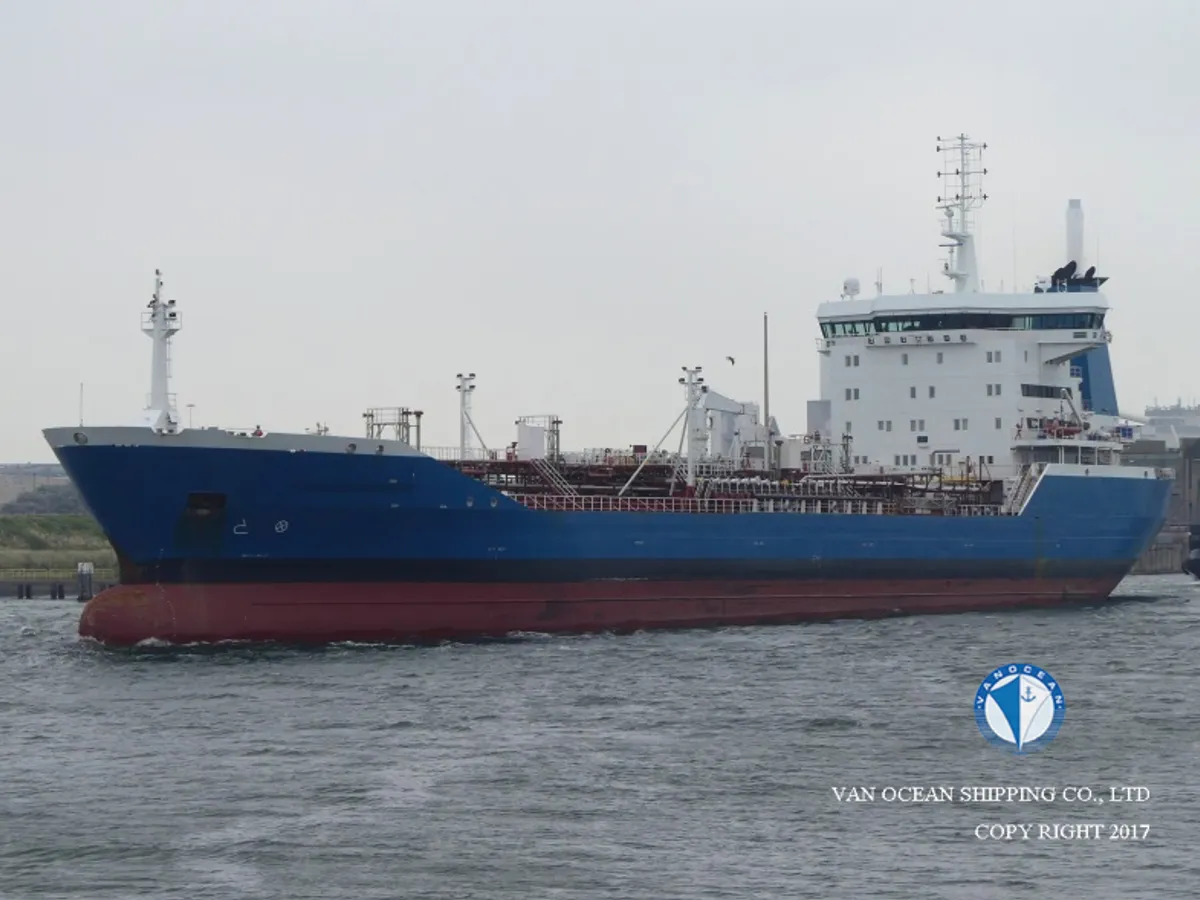 Oil/Chemical tanker for sale