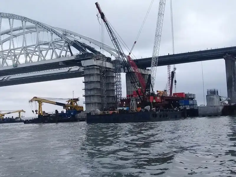 Crane vessel for sale