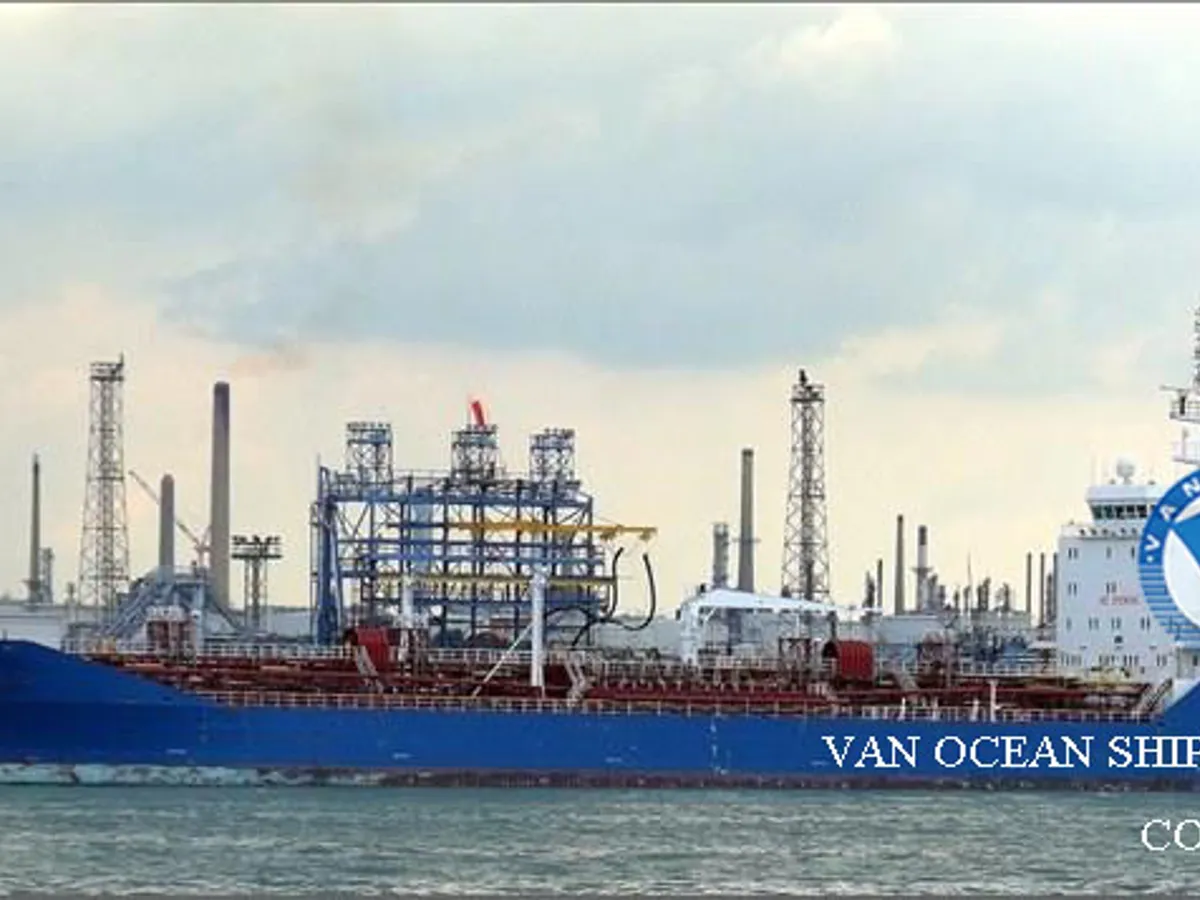 Oil/Chemical tanker for sale