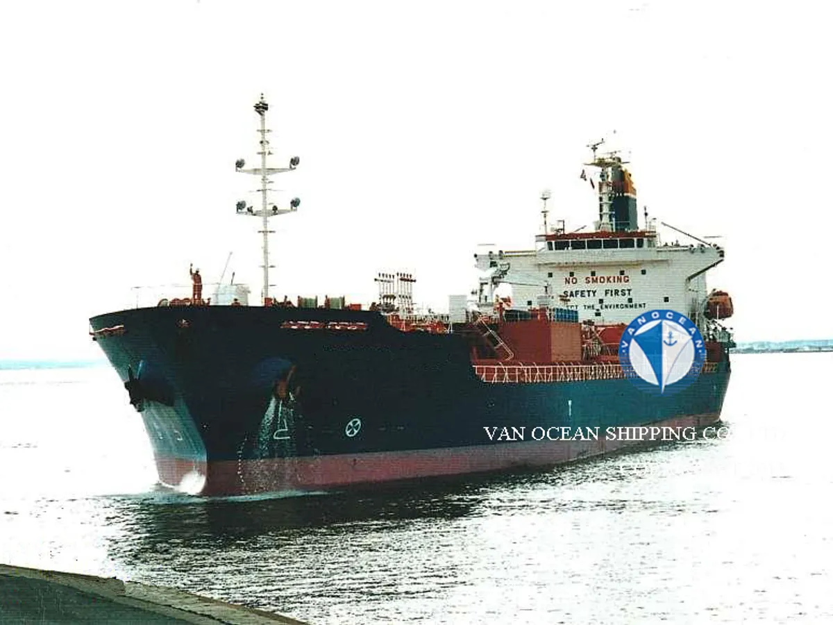 Oil/Chemical tanker for sale