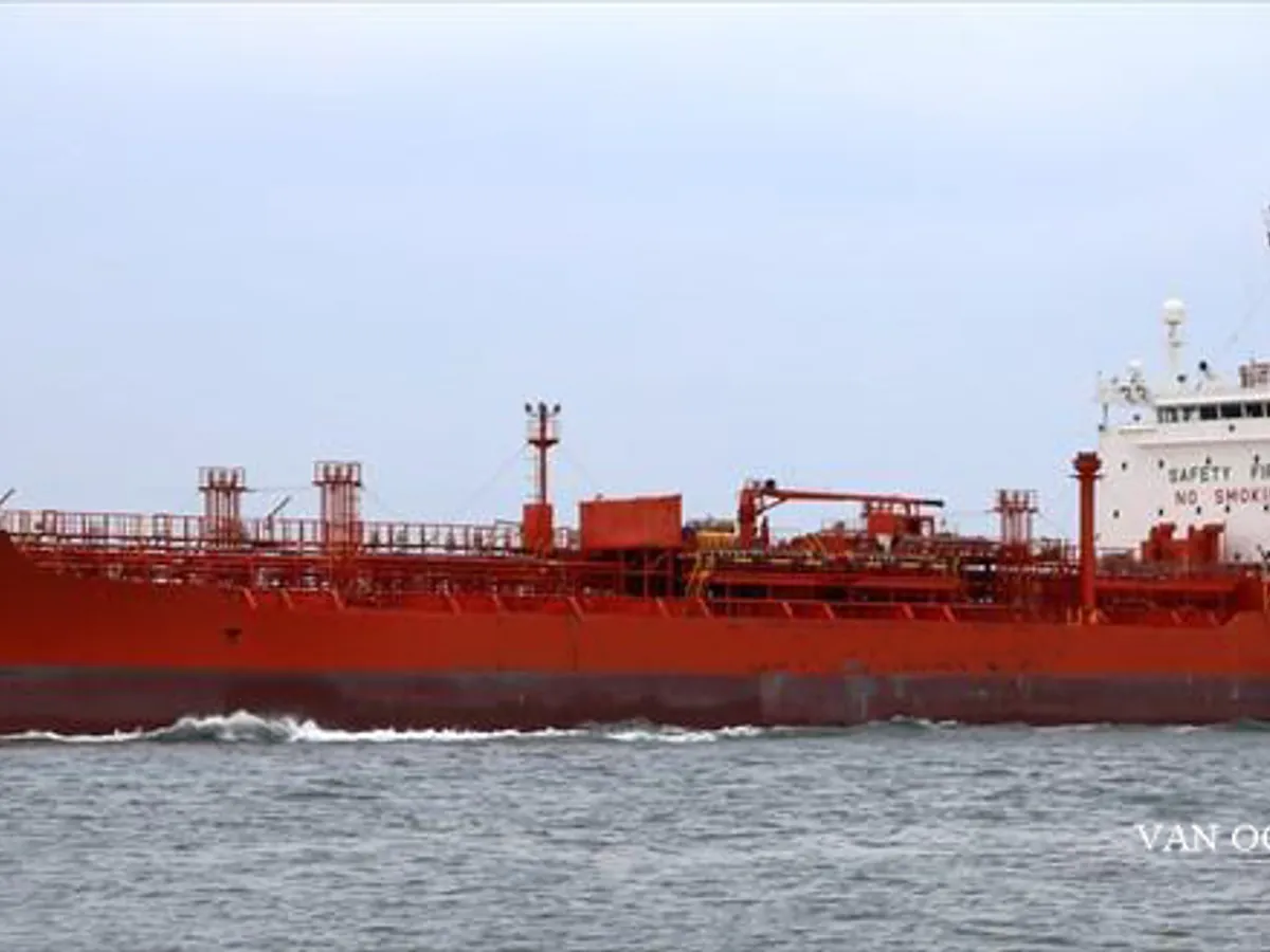 Oil/Chemical tanker for sale