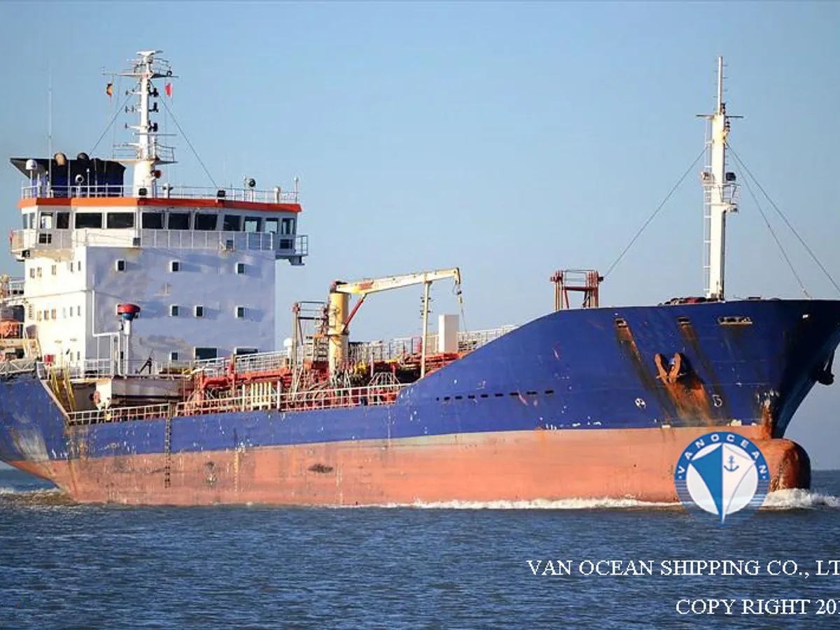 Oil/Chemical tanker for sale