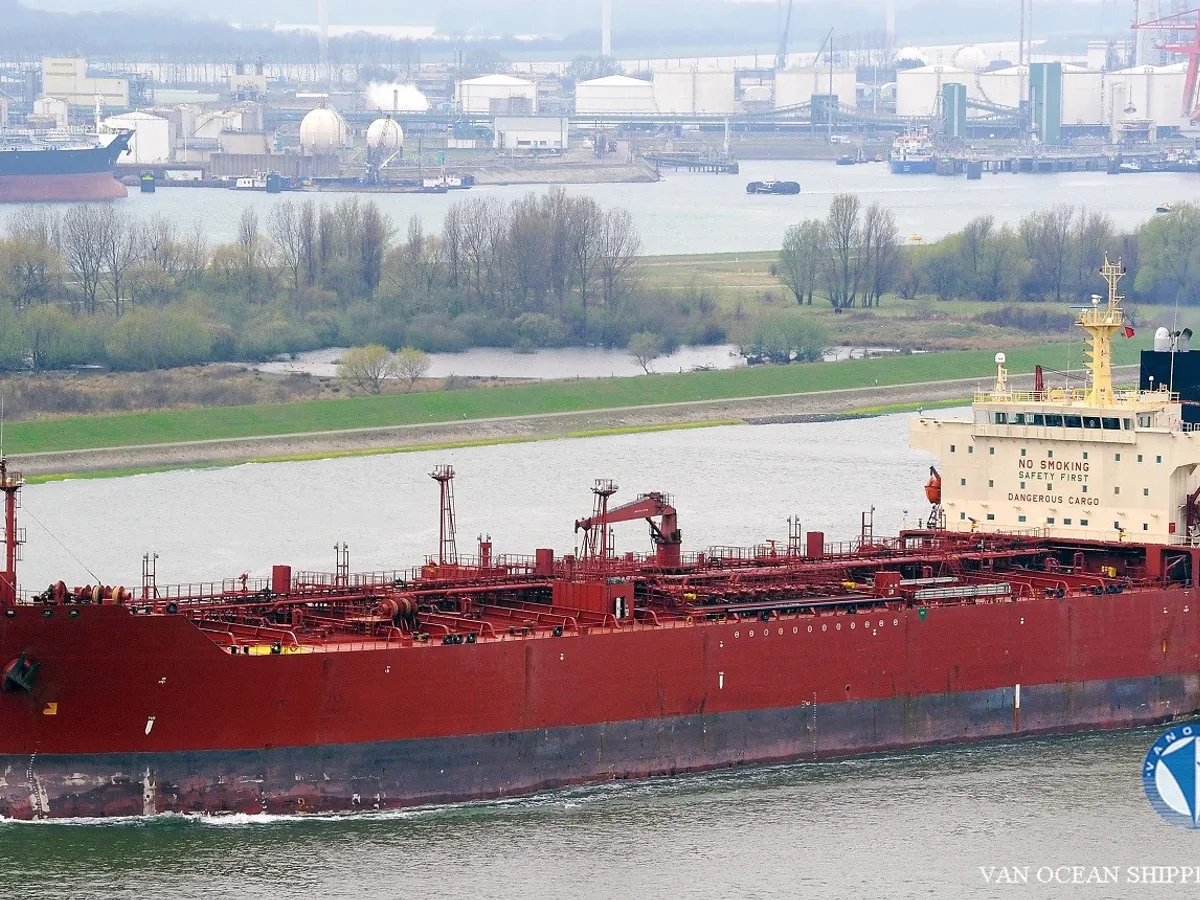 Oil/Chemical tanker for sale
