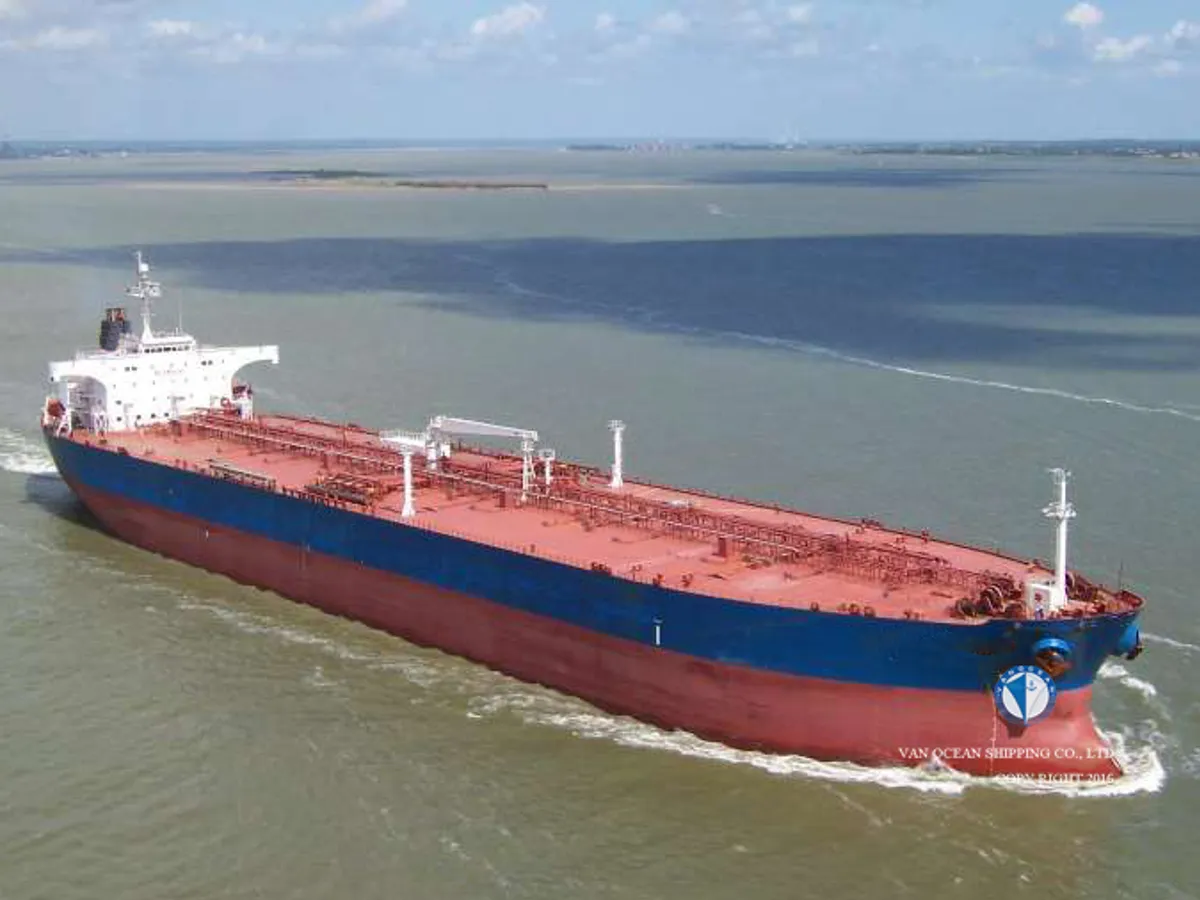 Oil/Chemical tanker for sale
