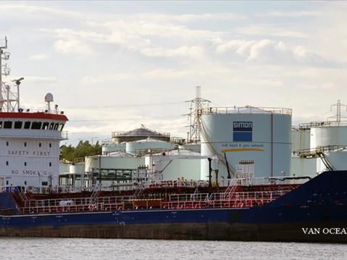 Oil/Chemical tanker for sale