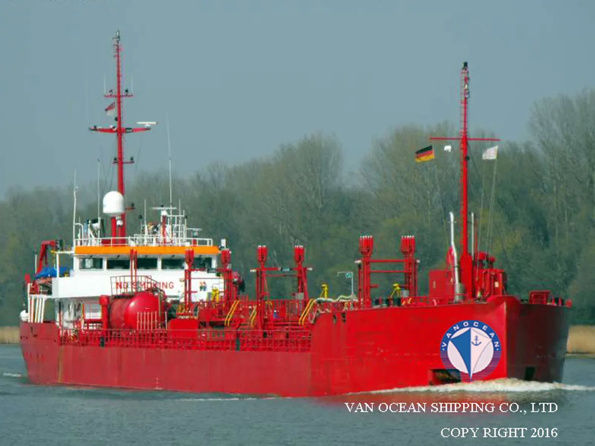 Oil/Chemical tanker for sale