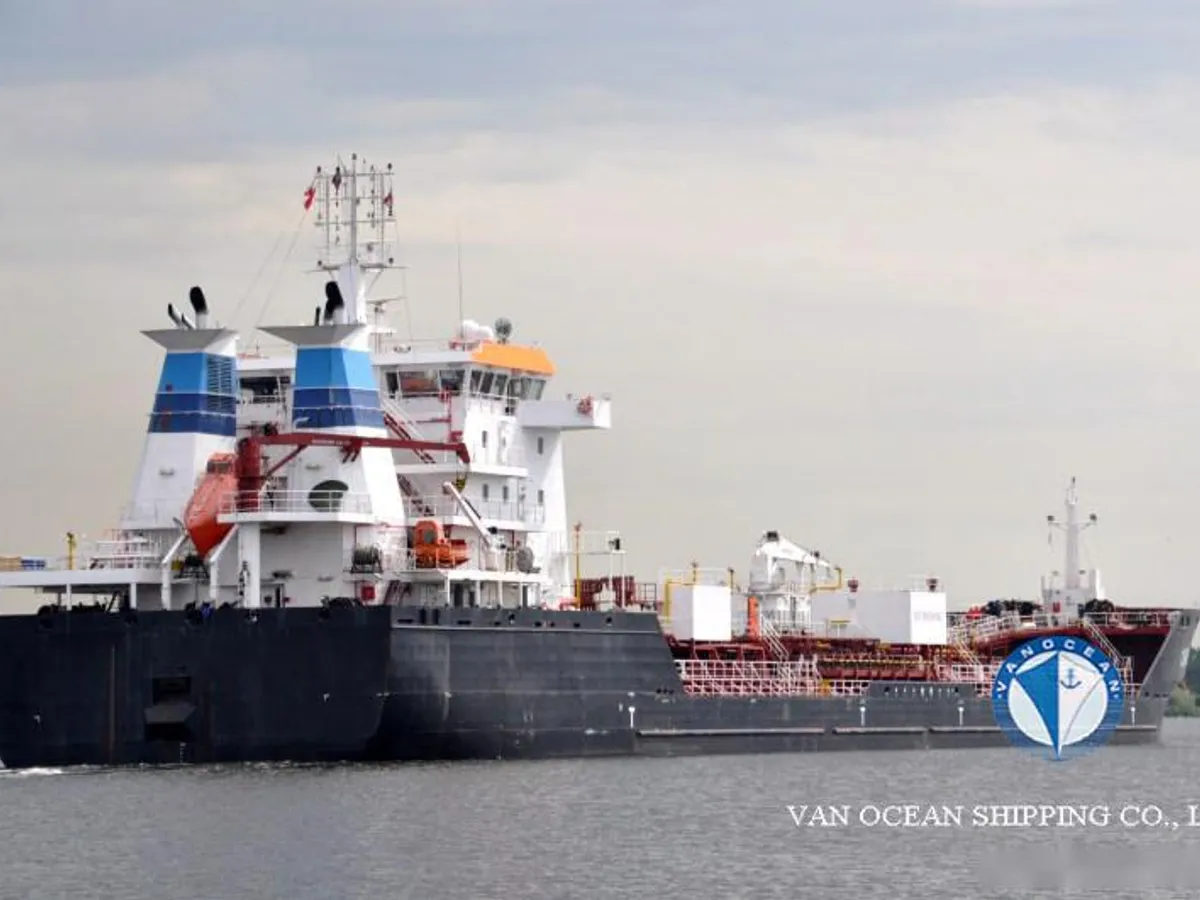 Oil/Chemical tanker for sale
