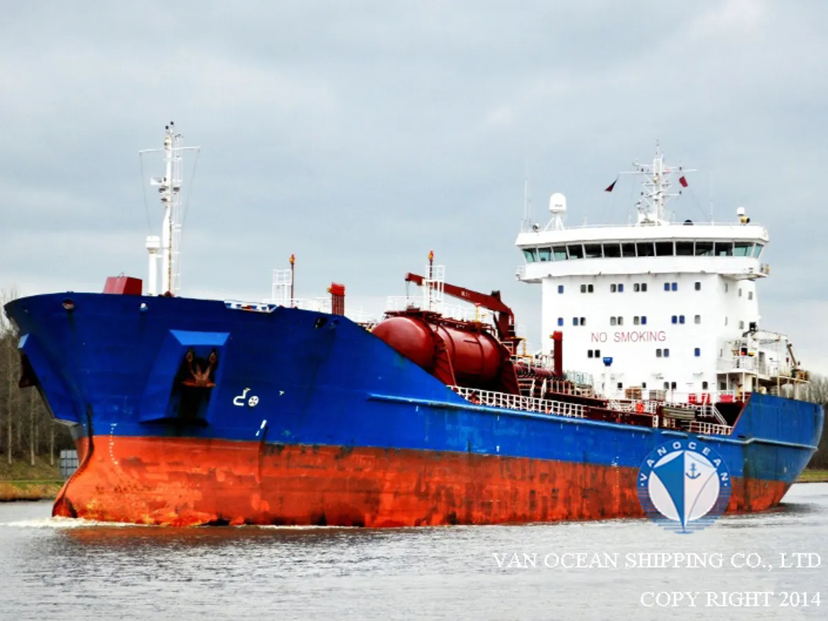 Oil/Chemical tanker for sale