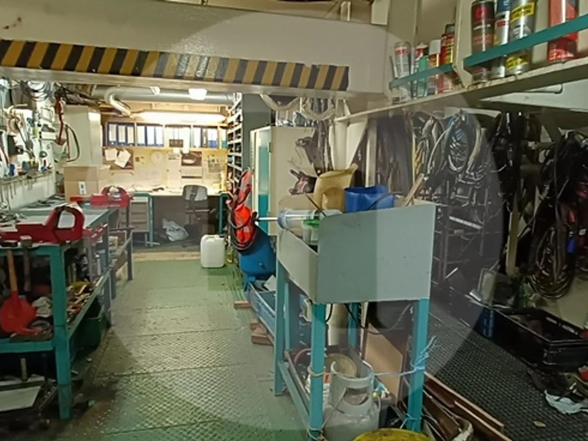 Crane vessel for sale
