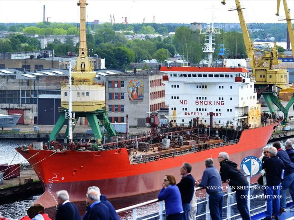 Oil/Chemical tanker for sale