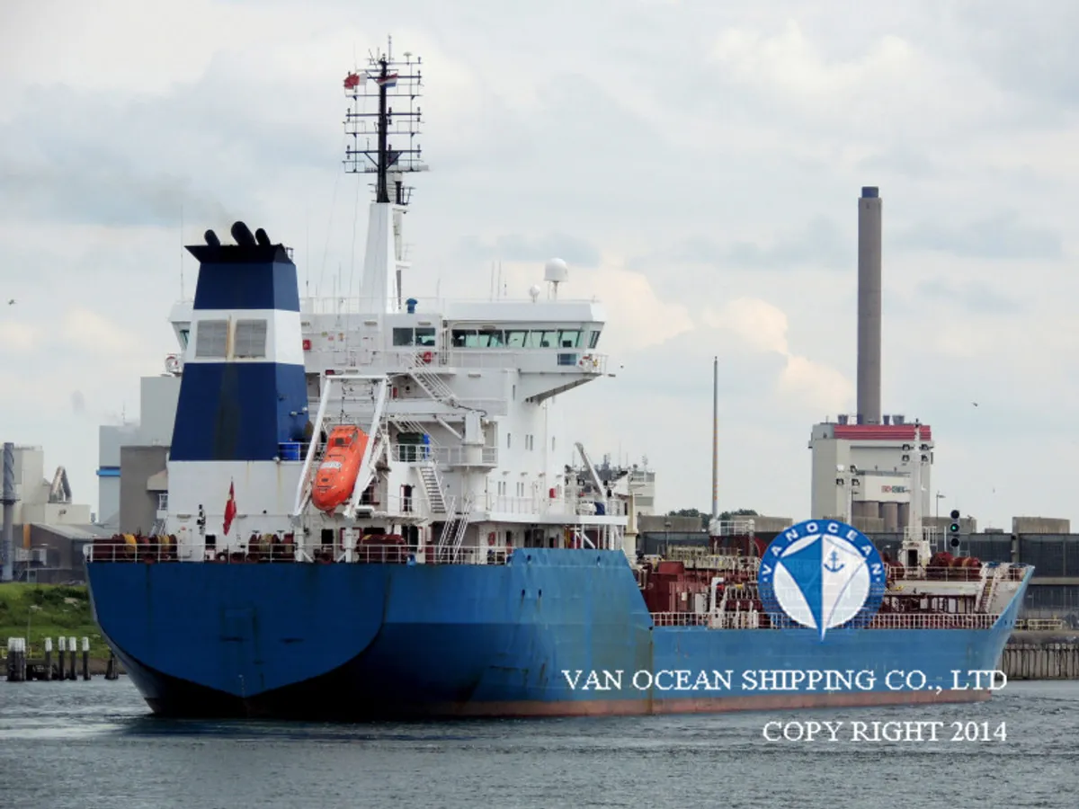 Oil/Chemical tanker for sale