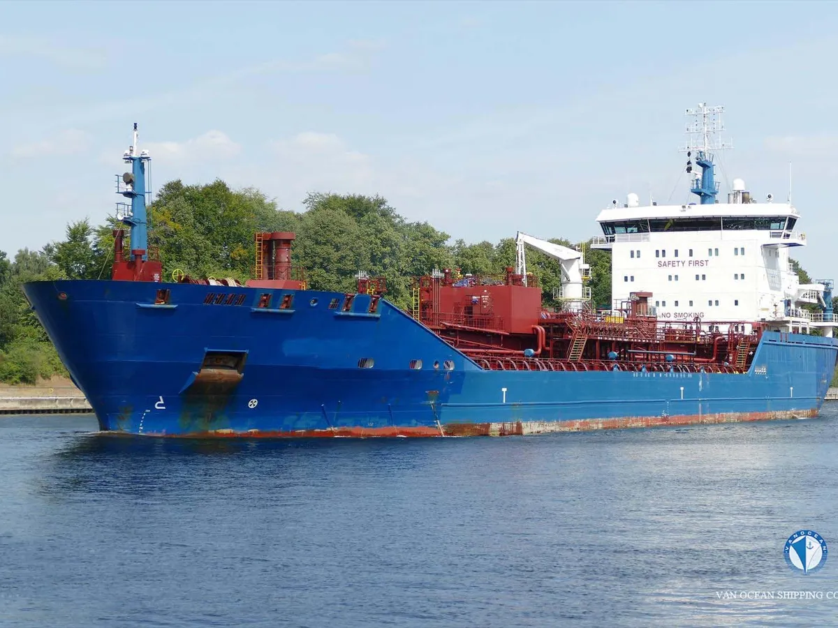 Oil/Chemical tanker for sale