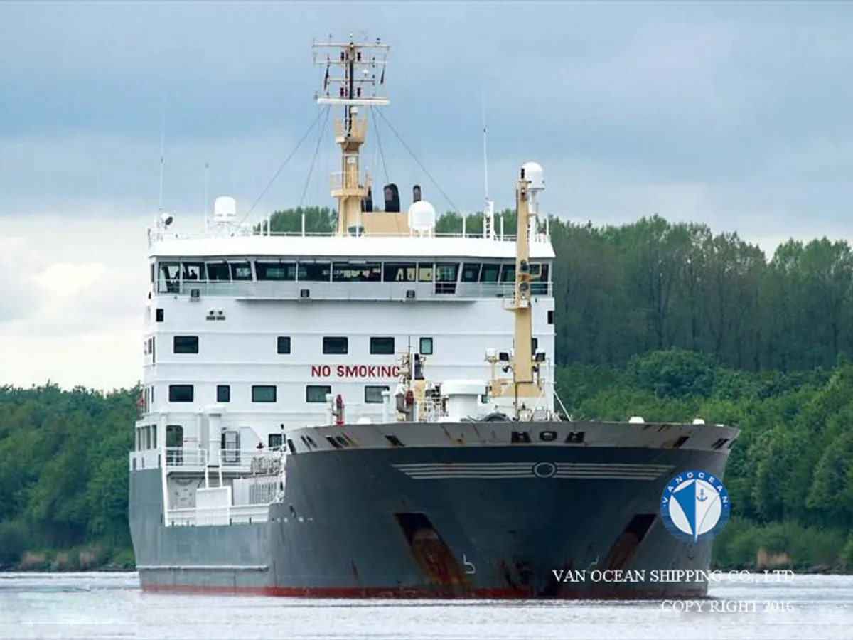 Oil/Chemical tanker for sale