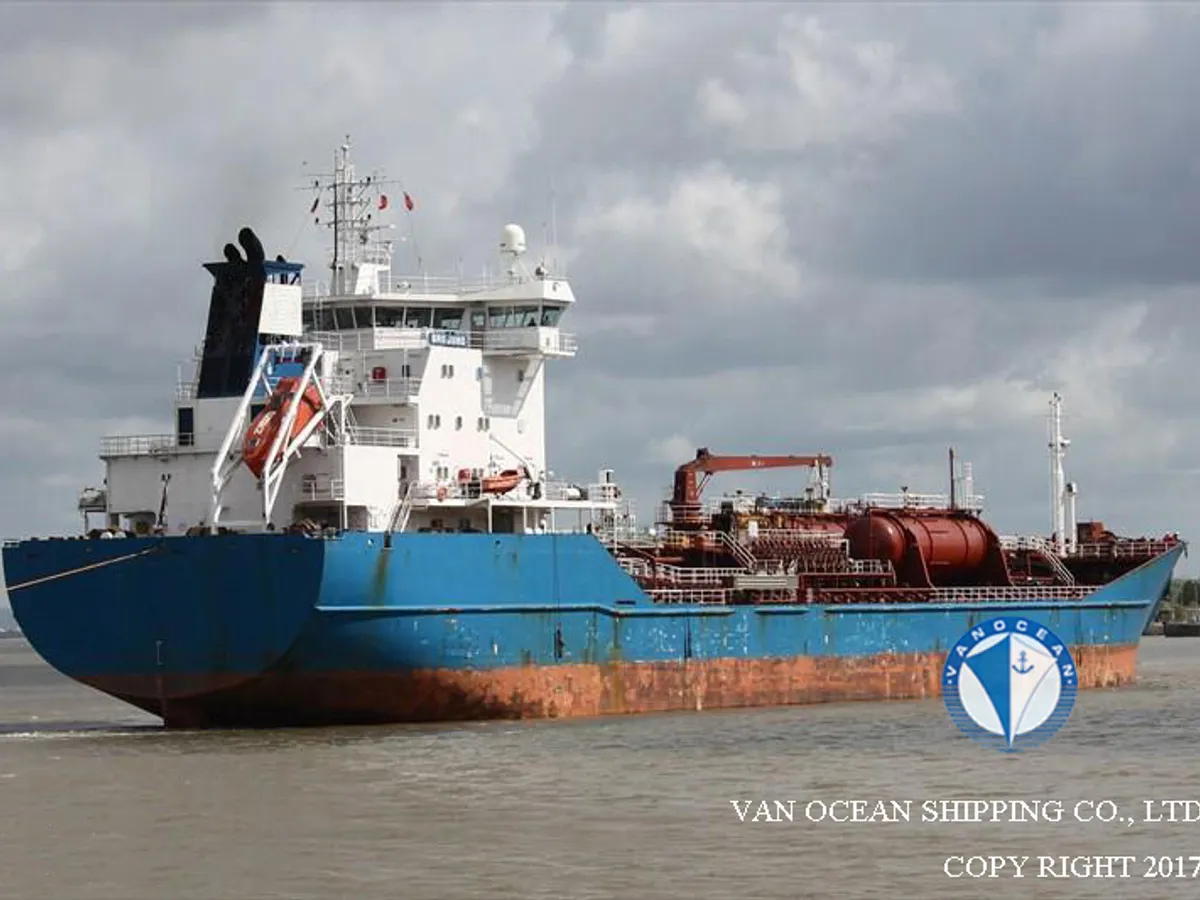 Oil/Chemical tanker for sale