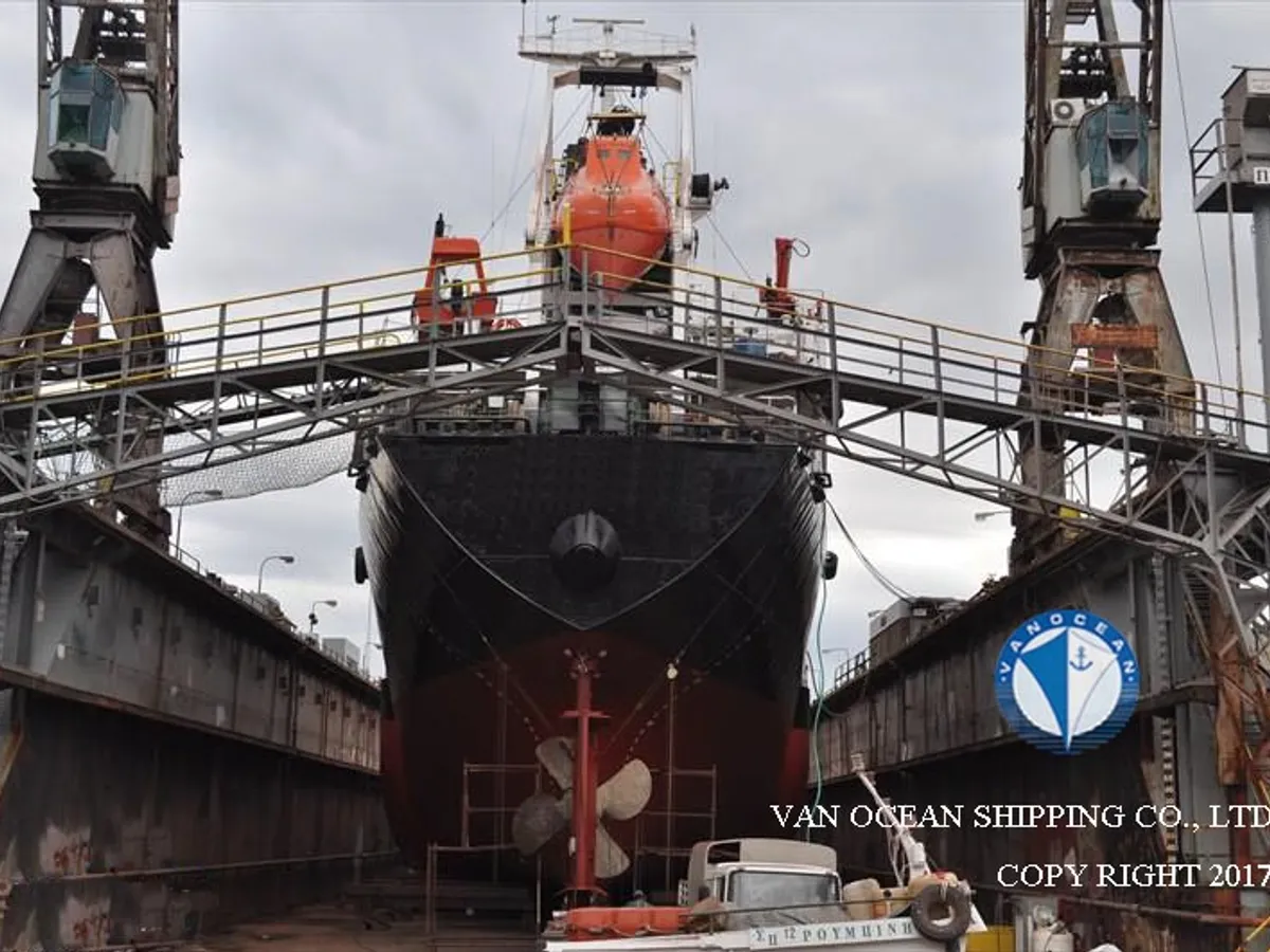 Oil/Chemical tanker for sale