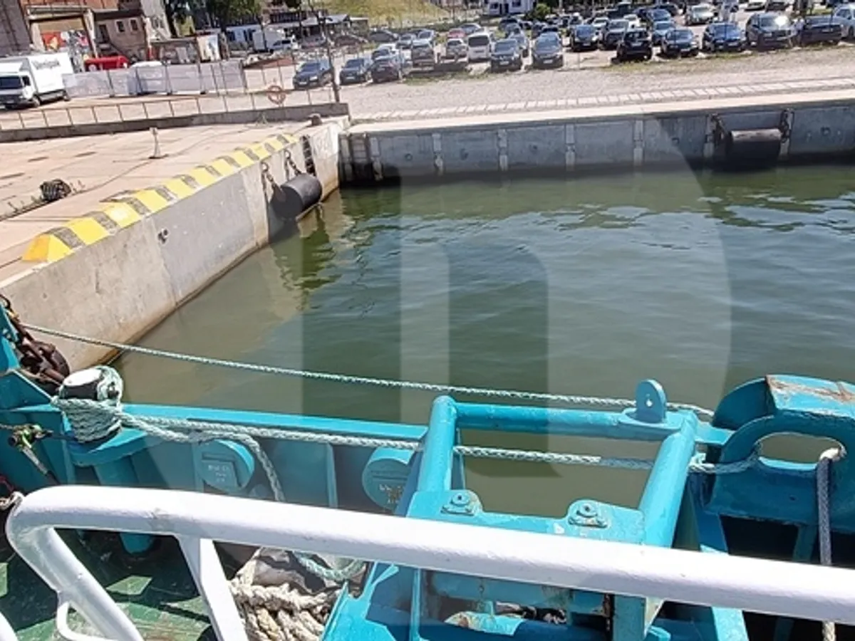 Crane vessel for sale
