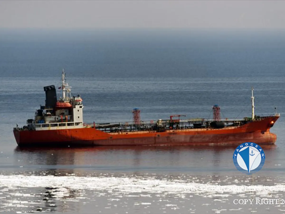 Oil/Chemical tanker for sale