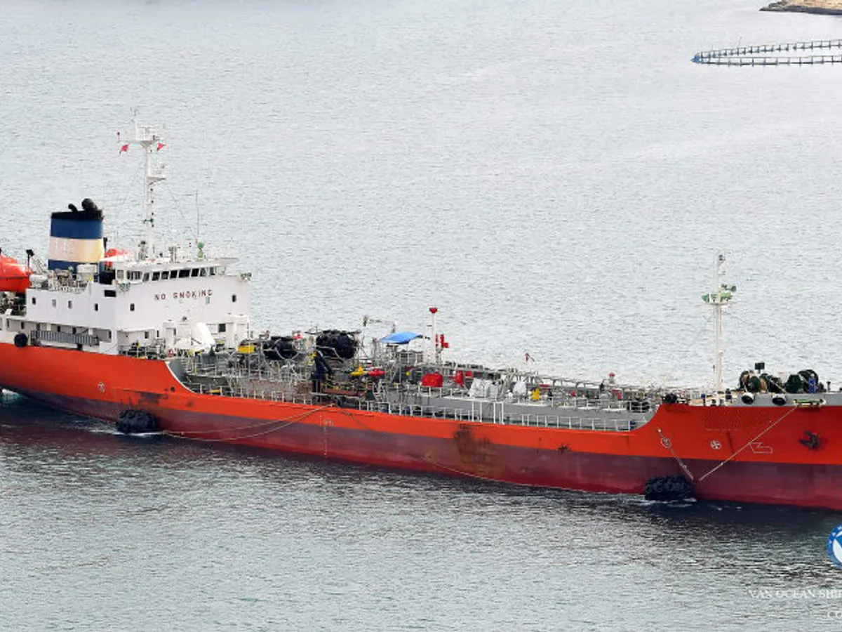 Oil/Chemical tanker for sale