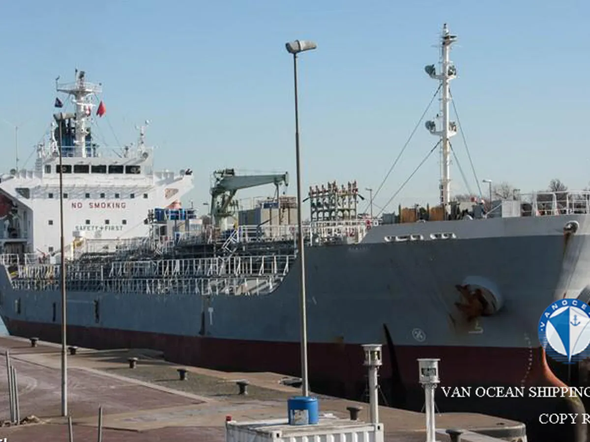 Oil/Chemical tanker for sale