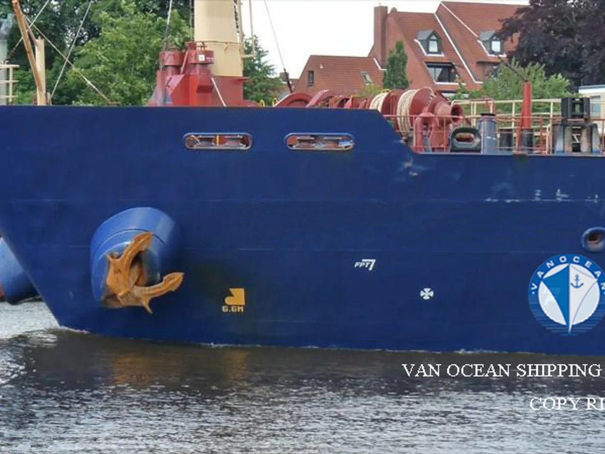 Oil/Chemical tanker for sale