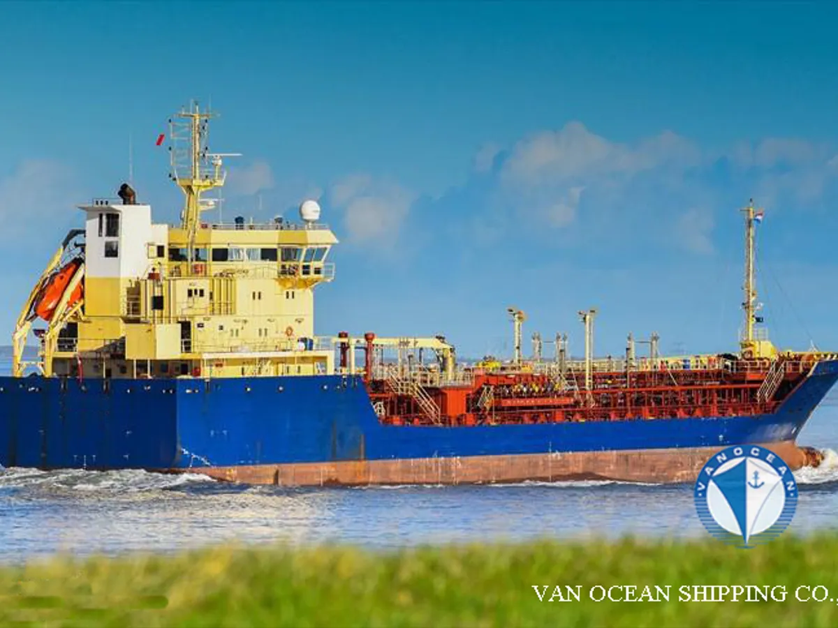 Oil/Chemical tanker for sale