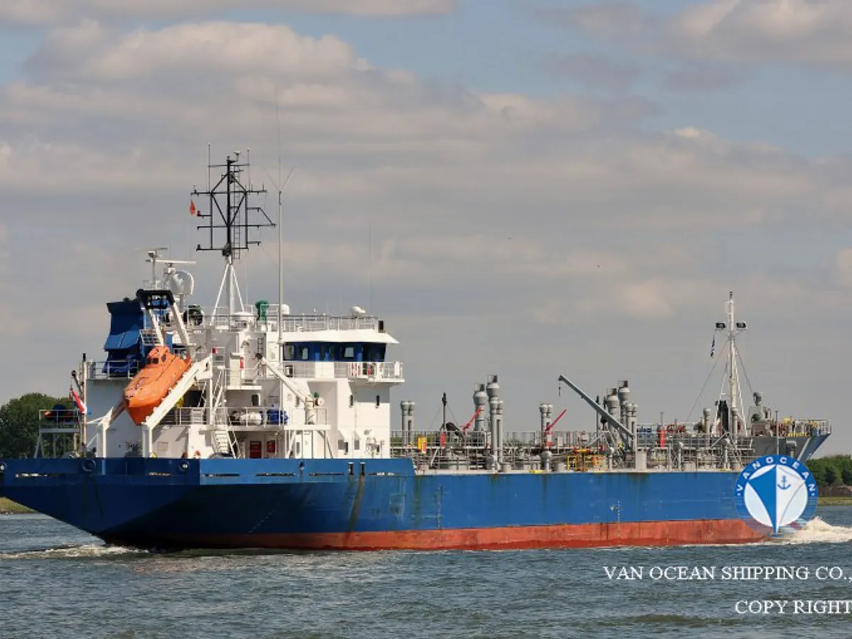 Oil/Chemical tanker for sale