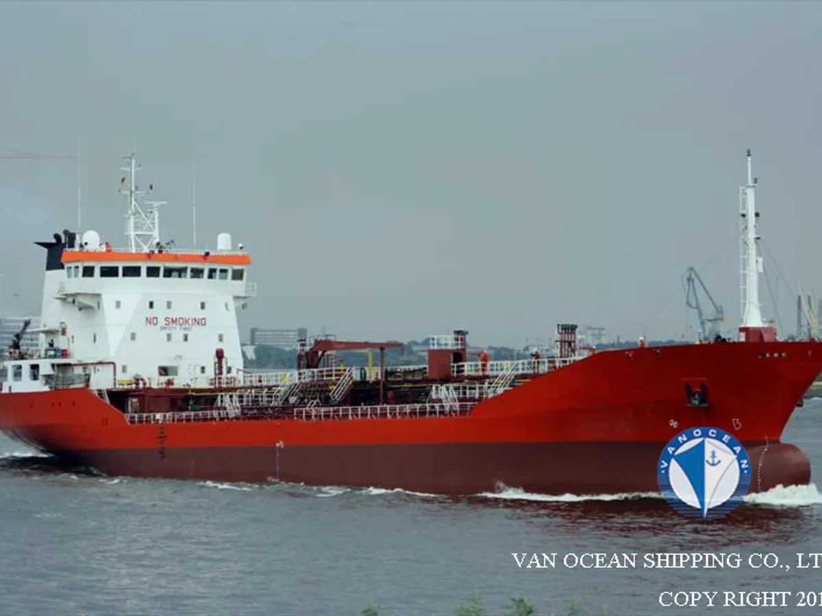 Oil/Chemical tanker for sale