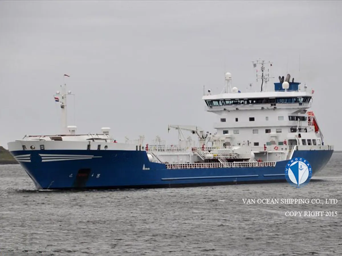 Oil/Chemical tanker for sale