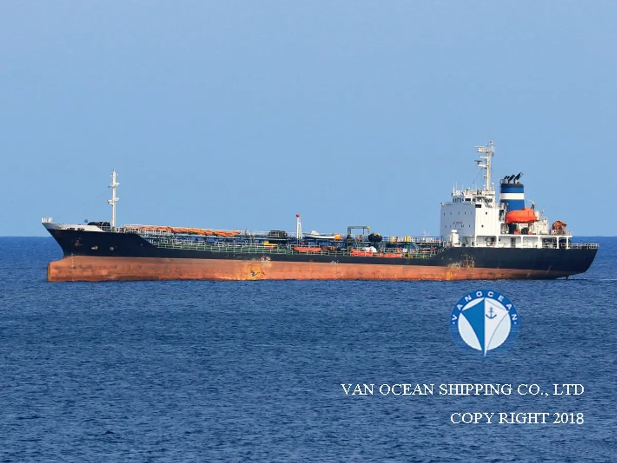 Oil/Chemical tanker for sale