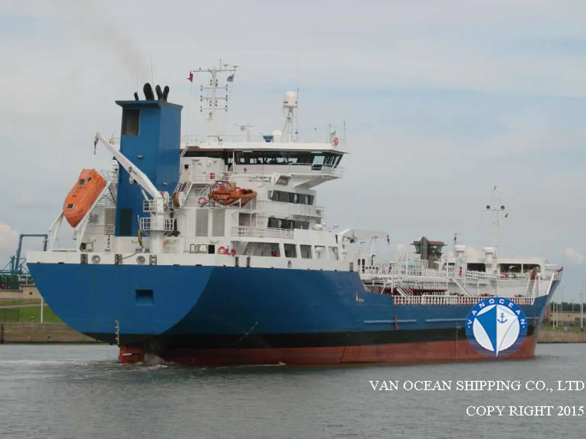 Oil/Chemical tanker for sale