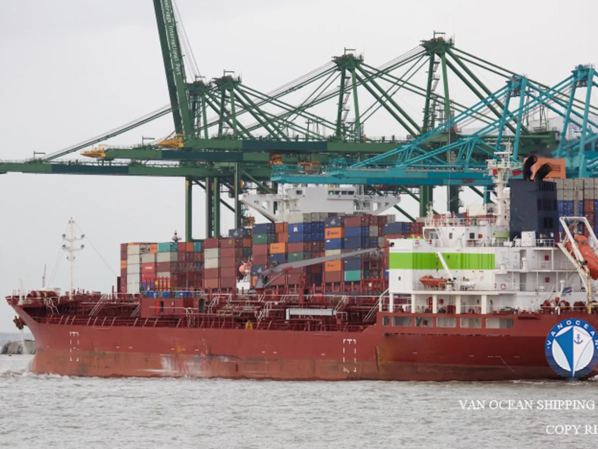 Oil/Chemical tanker for sale